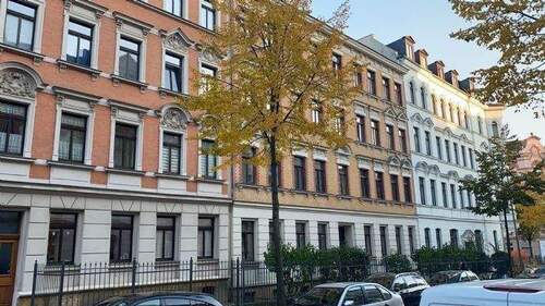 Hausansicht seitlich - 2 Zimmer Etagenwohnung zur Miete in Leipzig