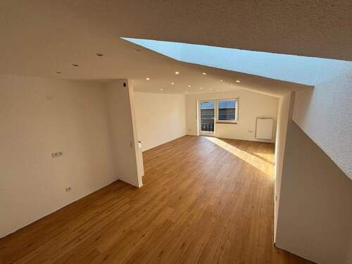 Küche mit Blick ins WZ - 4 Zimmer Etagenwohnung zum Kaufen in Lechbruck am See