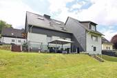 Gartenansicht - Großzügiges Zweifamilienhaus mit schönem Gartengrundstück und vielseitigen Nutzungsmöglichkeiten