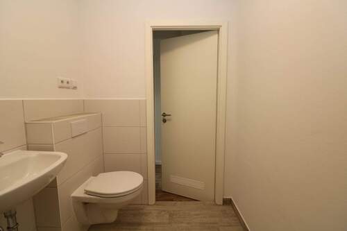 Beispiel Bad mit Dusche - 2 Zimmer Etagenwohnung in Freiberg