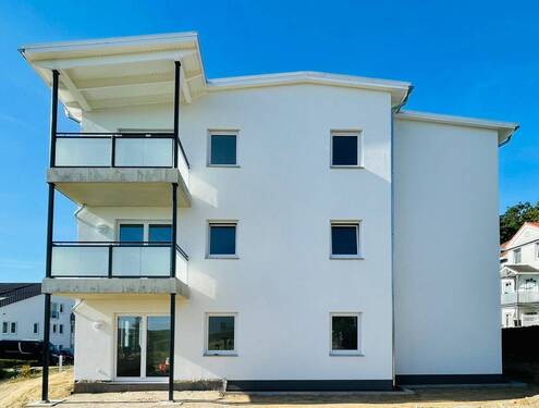 Hausansicht - VERKAUFT !!!!! Traumhafte 3-Raum-Eigentumswohnung mit Blick auf den Selliner See–Ruhige Lage & beste Infrastruktur