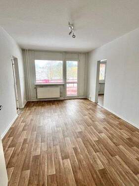 Wohnzimmer - 4 Zimmer Etagenwohnung zur Miete in Schwerin