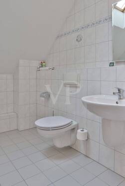 Bad mit Dusche - 
