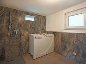 Badewanne und bodengleiche Dusche - 
