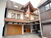 Hausansicht Garage - 7 Zimmer Mehrfamilienhaus, Wohnhaus zum Kaufen in Ehningen