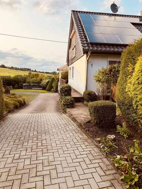 2. Einfahrt - 5 Zimmer Einfamilienhaus zum Kaufen in Dockweiler