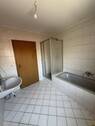 Dusche und Badewanne - 