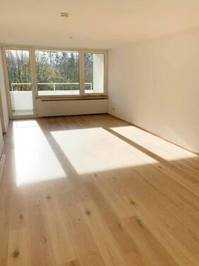 Wohnzimmer - 4 Zimmer Etagenwohnung zum Kaufen in Saarbrücken-Dudweiler