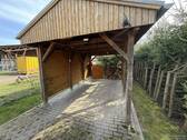 Carport im separaten Garten - 