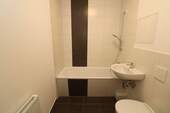 Beispiel Bad mit Wanne - 2 Zimmer Etagenwohnung in Freiberg