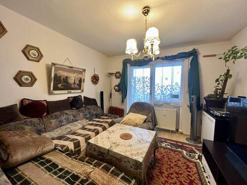 Wohnzimmer - 2 Zimmer Etagenwohnung zum Kaufen in Erlangen