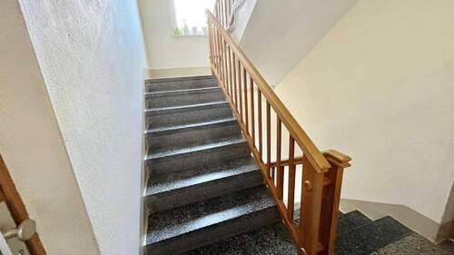 Treppenhaus - 3 Zimmer Etagenwohnung zur Miete in Rochlitz