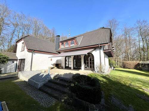 Blick auf die Terrasse des Haupthauses - 