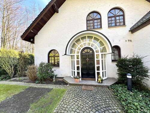 Hauseingang des Haupthauses - 9 Zimmer Einfamilienhaus in Gladbeck