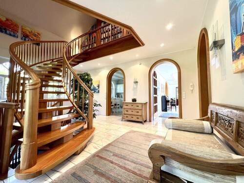 großzügiger Eingangsbereich - 