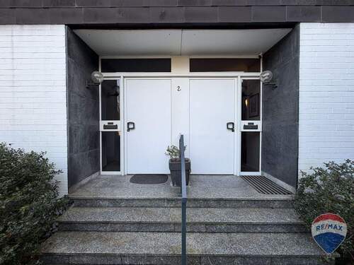 Eingangstür - Einfamilienhaus mit 240,30 m&sup2; in Dinslaken zum Kaufen