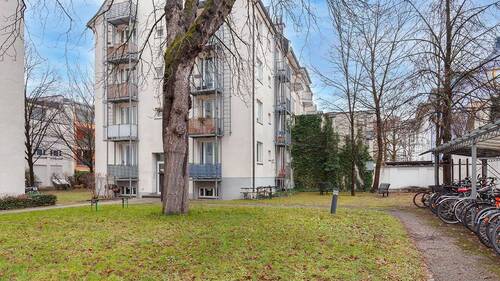 Hinterhof mit Sitzecke - 