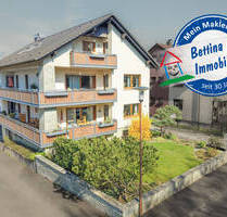 DIETZ: 3-Familienhaus mit 3 Balkonen, 2 Garagen, WEG - geteilt - 3-fach-Verglasung - Pelletsheizung - Goldbach