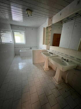 Bad - Großzügige 6-Zimmer-Wohnung zur Selbstgestaltung in Obernkirchen