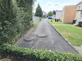 Privatstraße und Zufahrt von vorne - 