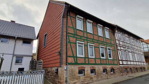 Objektansicht - 9 Zimmer Mehrfamilienhaus, Wohnhaus zum Kaufen in Jerxheim