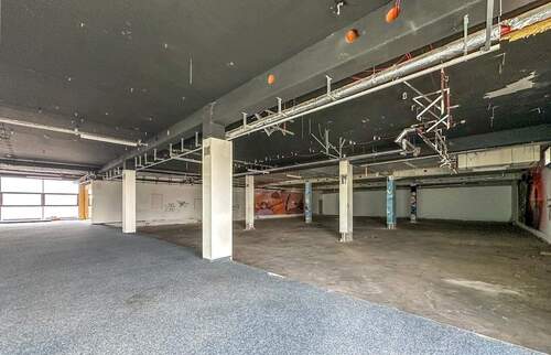 Bowlingbahn OG - Vielseitiges Geschäftshaus mit Flächen für Handel, Freizeit und Lager in Top-Lage nahe Berlin