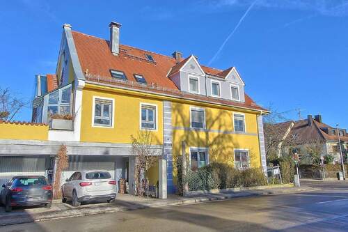 Gepflegte Fassade - FÜRSTENFELDBRUCK: MEHRFAMILIENHAUS MIT POTENTIAL!