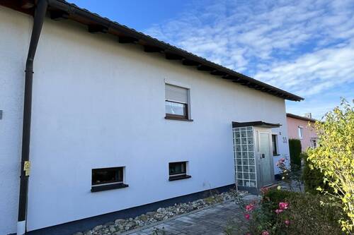 Vorderansicht /Eingangsbereich - 