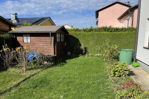 Garten mit Gartenhaus - 