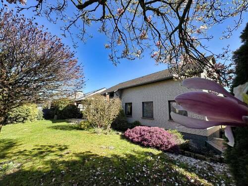 Gartenansicht - Freistehender Bungalow mit Ausbaureserve in ruhiger Lage