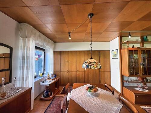 Essbereich mit Durchgang zur Küche - 