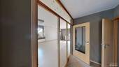 Flur mit Blick ins Wohnzimmer - 