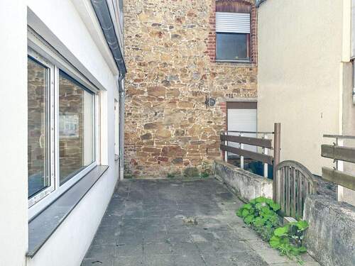 kleine Terrasse seitlich - 