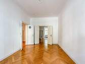 Wohnzimmer - 4 Zimmer Etagenwohnung zum Kaufen in Berlin