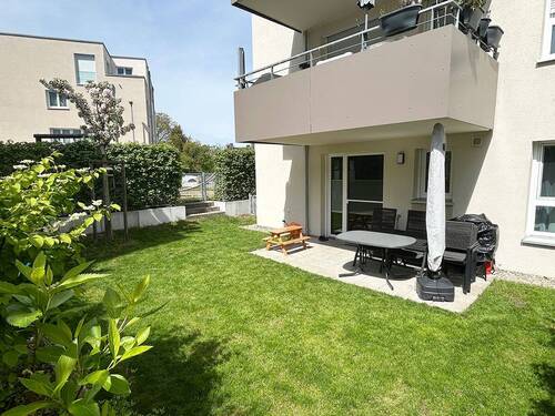 Titelbild - Ihr neues Zuhause mit Gartenparadies in Plattenhardt: 4-Zimmer-ETW mit EBK und Tiefgarage