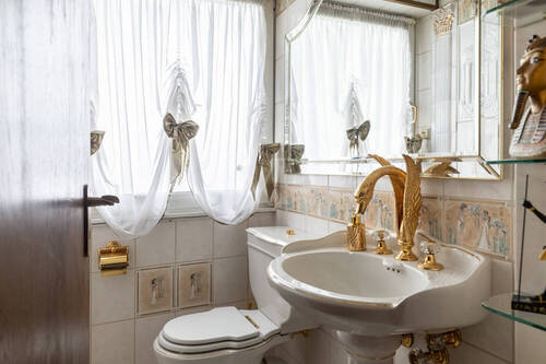Gäste-WC - Einfamilienhaus mit 280,00 m² in Berlin zum Kaufen