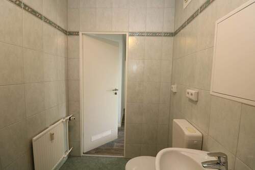 Bad mit Dusche - 