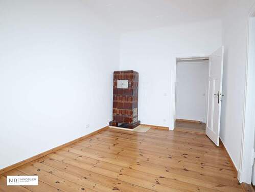 Zimmer 1 Kachelofen - 2 Zimmer Etagenwohnung in Berlin