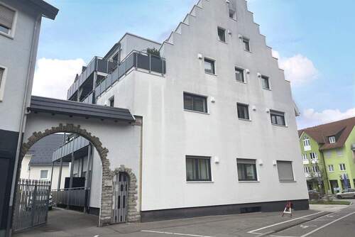 Seitansicht/Zufahrt Stellplätze - 