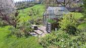 Garten mit Gewächshaus - 