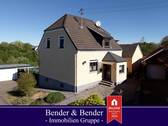 Ansicht Straße - Viel Platz zum Leben und Entfalten - Einfamilienhaus mit großem Grundstück!