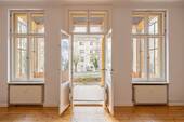 Zugang zur Loggia - 5 Zimmer Etagenwohnung zum Kaufen in Potsdam