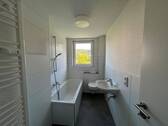 Musterbild Badezimmer - Suchen Sie eine Singlewohnung in Top-Lage ?