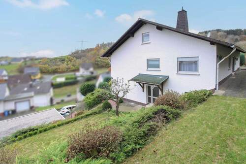 Hausansicht - ZFH mit Wertsteigerungs- und Ausbaupotenzial in naturnaher Lage zur flexiblen Nutzung