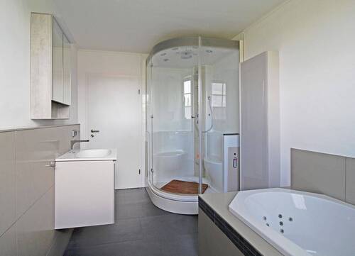 Badezimmer im Obergeschoss - 