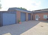 Garagen und Eingang zur Einliegerwohnung - 