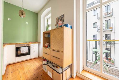 Küche mit Zugang auf den Balkon - 2 Zimmer Etagenwohnung zum Kaufen in Berlin
