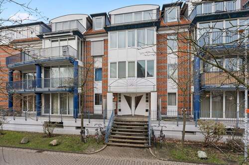 Hauseingang - 2 Zimmer Etagenwohnung zum Kaufen in Bremen