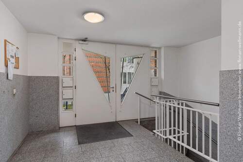 Treppenhaus - 2 Zimmer Etagenwohnung in Bremen