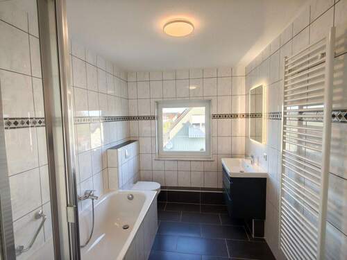 Badezimmer 1. OG - 
